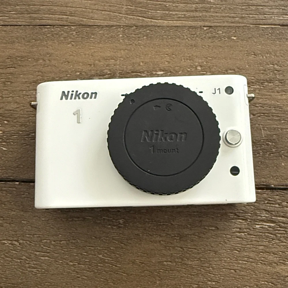 Digital Camera Bundle - Nikon J1